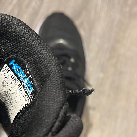 Hoka One One Arahi 5 Black and White Athletic Shoes - Picture 5 of 15